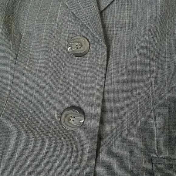 Suit - Picture 4 of 6